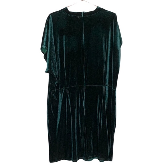 Closet London Plus velvet mini dress in emerald green - Picture 4 of 6
